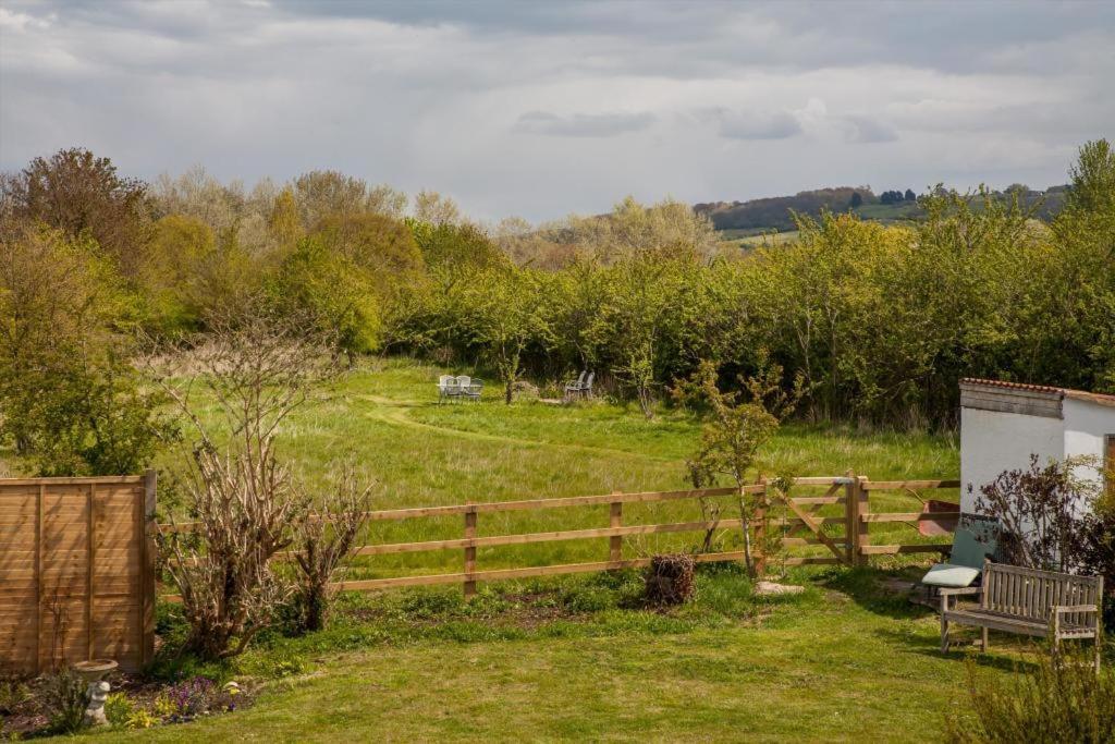 Beautiful 2 Bedroom Guest House With Private Pool In Lacock, Wiltshire 외부 사진
