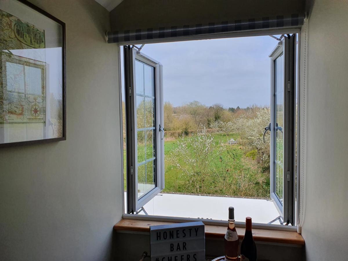 Beautiful 2 Bedroom Guest House With Private Pool In Lacock, Wiltshire 외부 사진