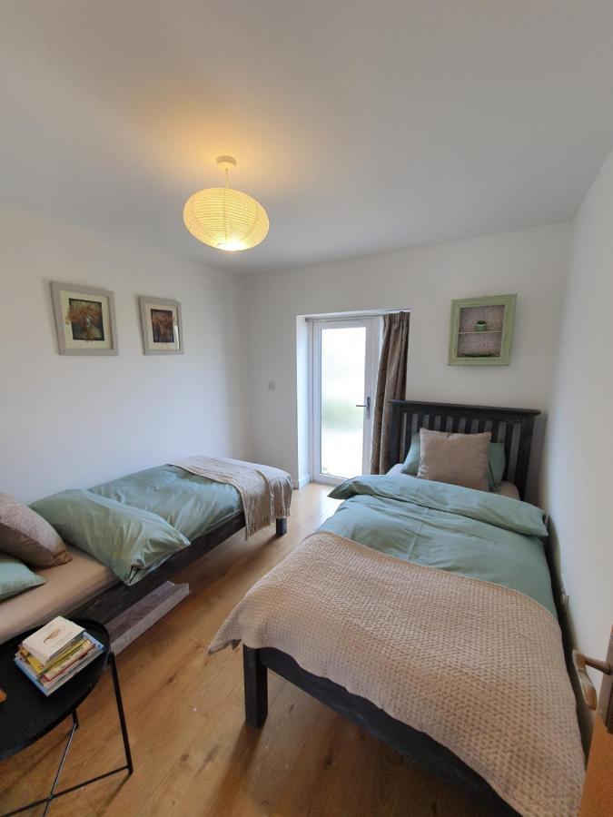 Beautiful 2 Bedroom Guest House With Private Pool In Lacock, Wiltshire 외부 사진