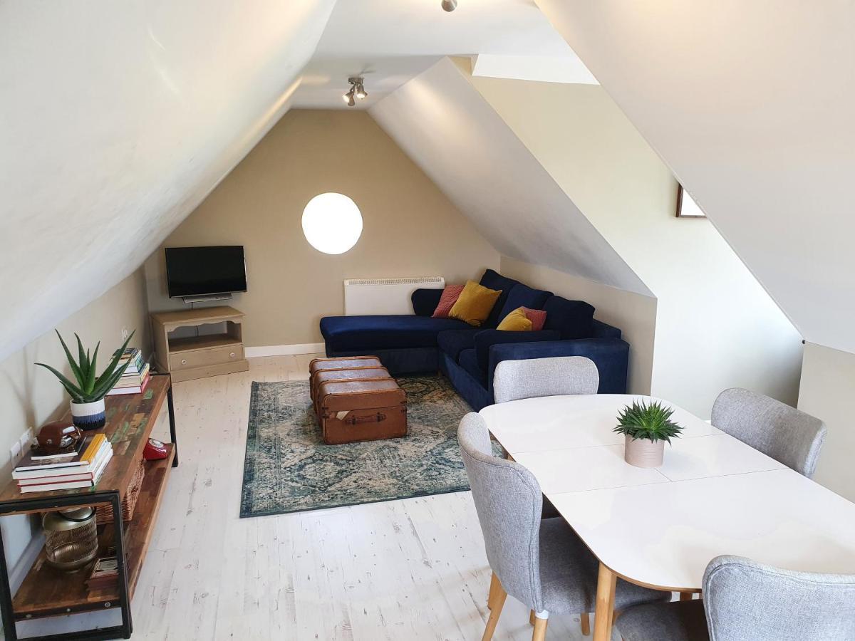 Beautiful 2 Bedroom Guest House With Private Pool In Lacock, Wiltshire 외부 사진