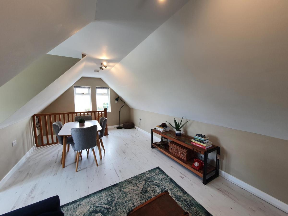 Beautiful 2 Bedroom Guest House With Private Pool In Lacock, Wiltshire 외부 사진